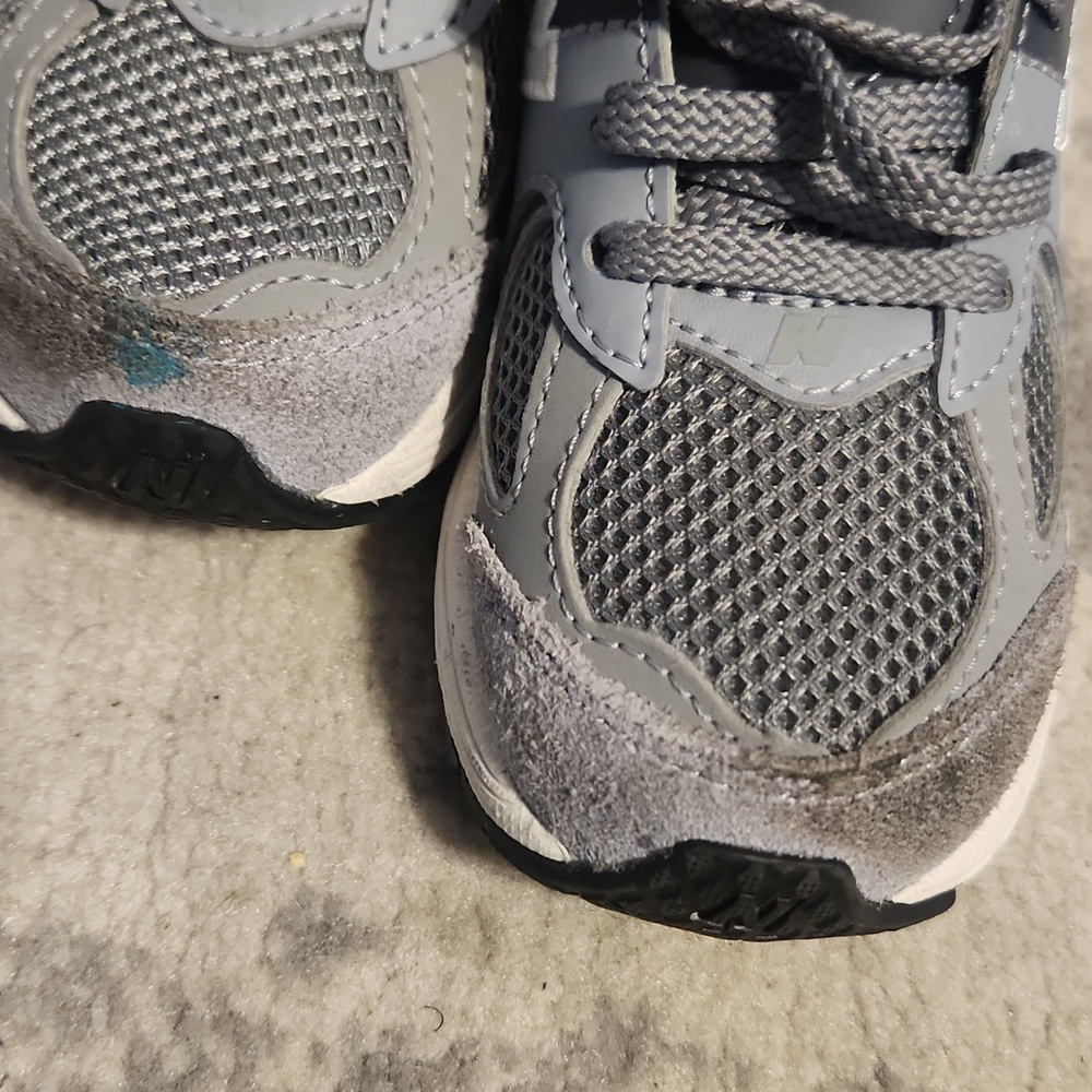 New Balance Kids' Gray Athletic Sneakers - Comfortable Everyday Shoes Size 7C - Picture 3 of 9